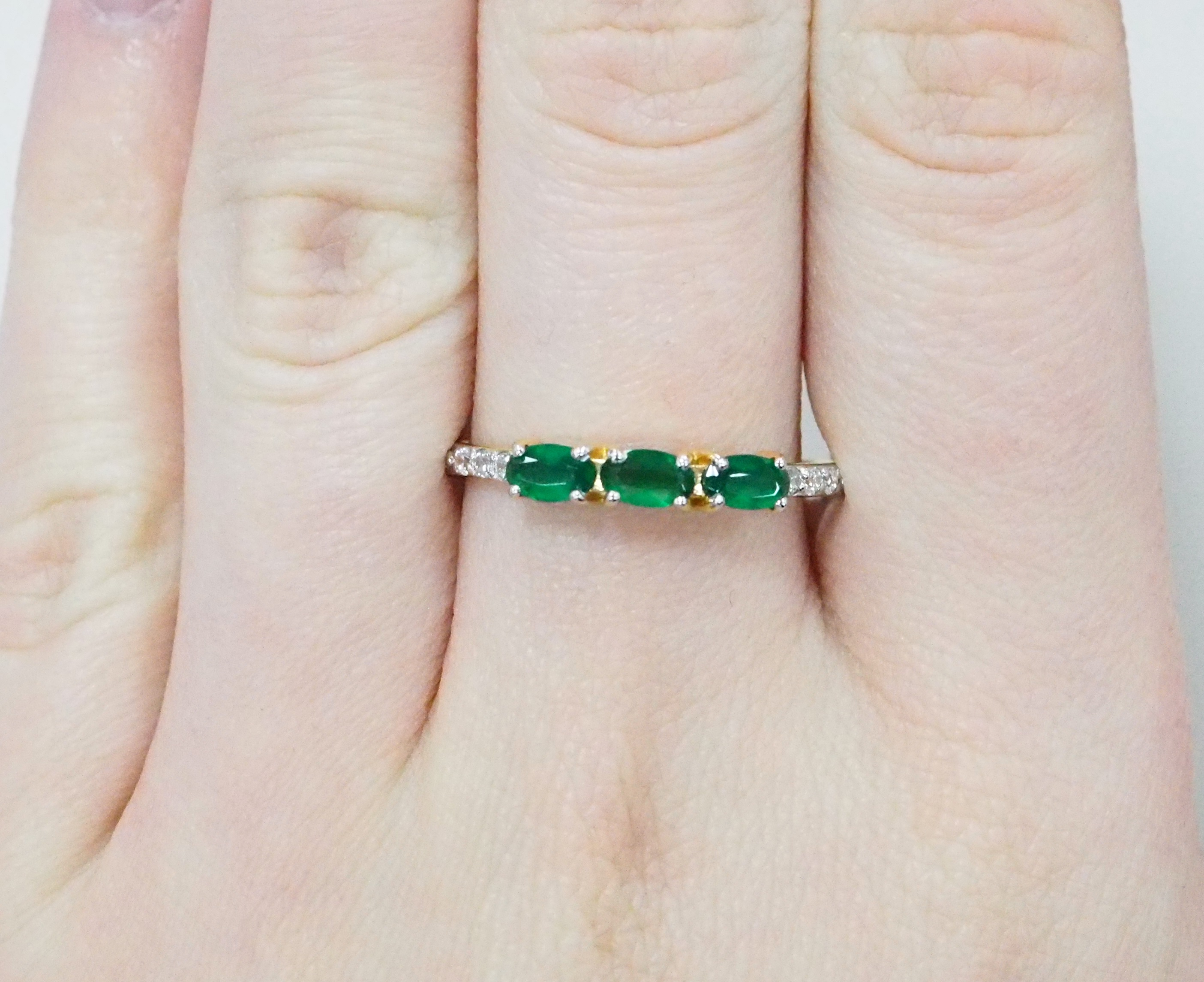 Серебряное кольцо с агатами